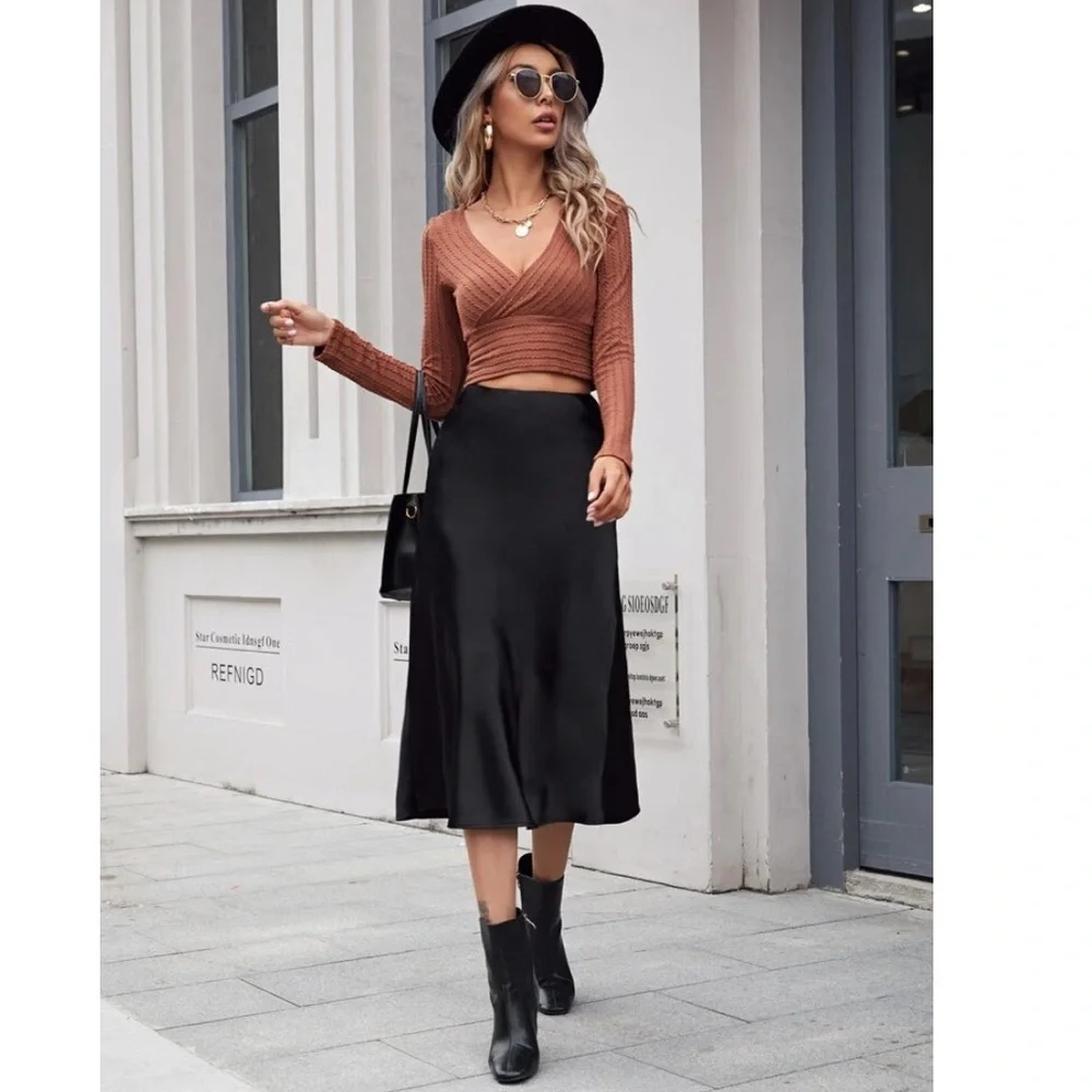 Rebellious Rose Black Maxi Skirt - Picture 5 of 5